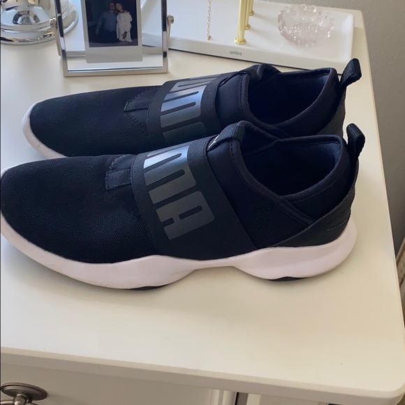 laceless puma sneakers